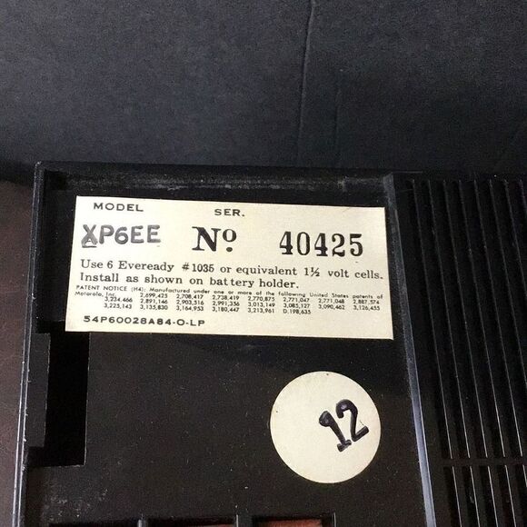 Vintage Motorola XP6EE transistor radio - Picture 10 of 10
